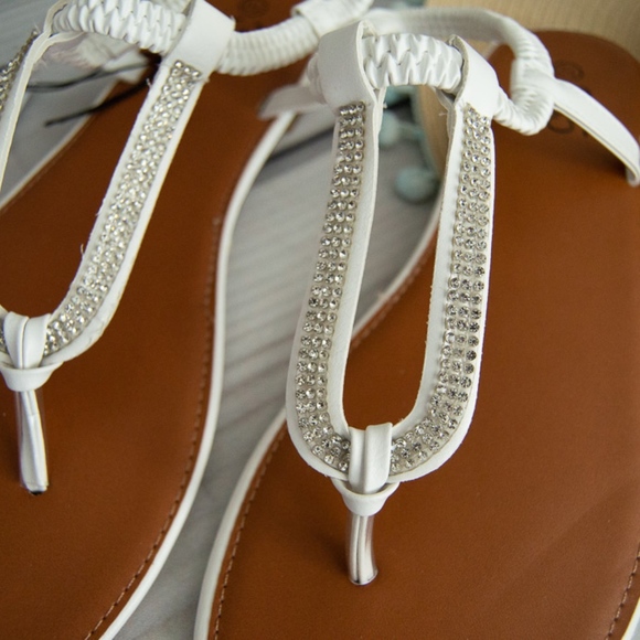 385 Fifth White Sandals - Picture 4 of 5